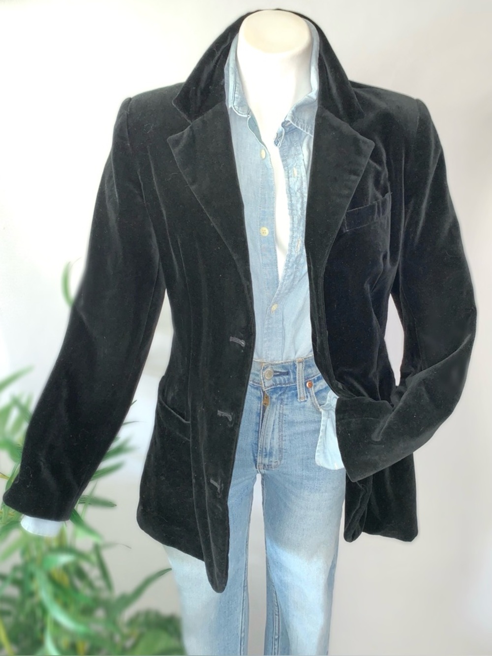 v i n t a g e :: Elegant Soft Black Velvet Blazer Jacket